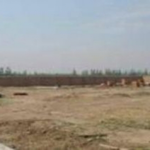 出售浦阳高速口附近工业用地10亩报价150万一亩，围墙塘渣填