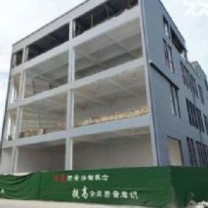 混泥土结构，共四层，下面两层出租