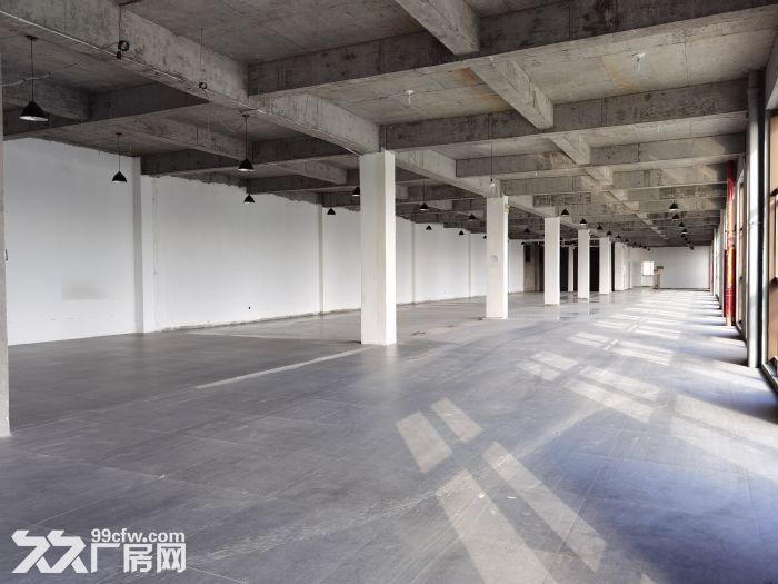 低价出租！下沙开发区高速出入口旁1800m2可注册，仓库，厂房，办公等