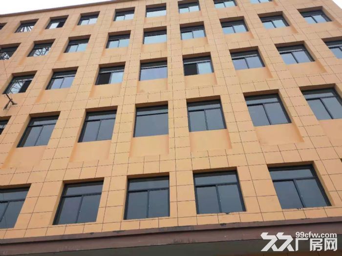 出租所前1−5层10000方厂房，报价200万/年