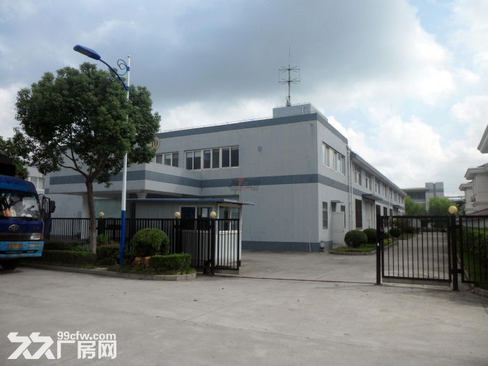 出租胡头陈工业园3000方厂房，一楼报价320，二楼报价220，适合无污染行业