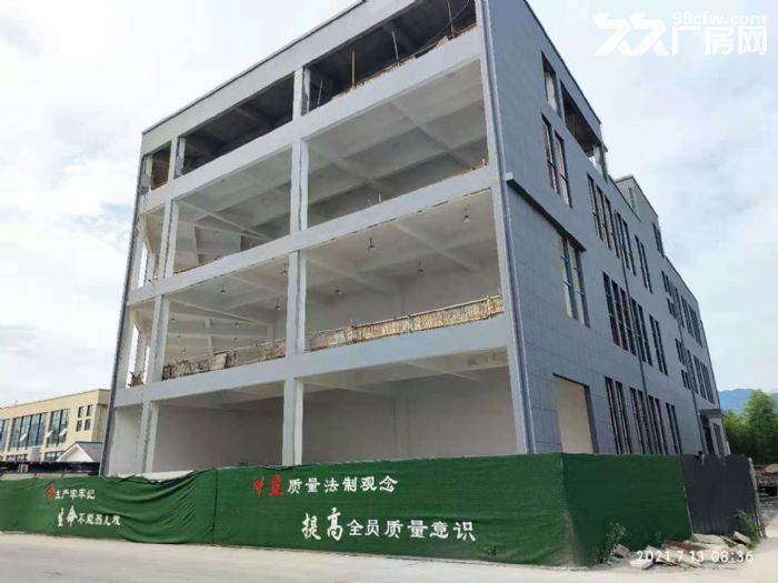 混泥土结构，共四层，下面两层出租