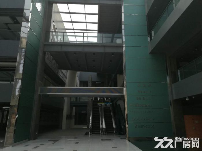 机场高架下优质园区1楼3000方玻璃幕墙 适合展厅总部
