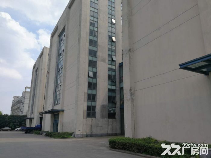 机场高架下园区厂房出租2000方起租 有食宿配套