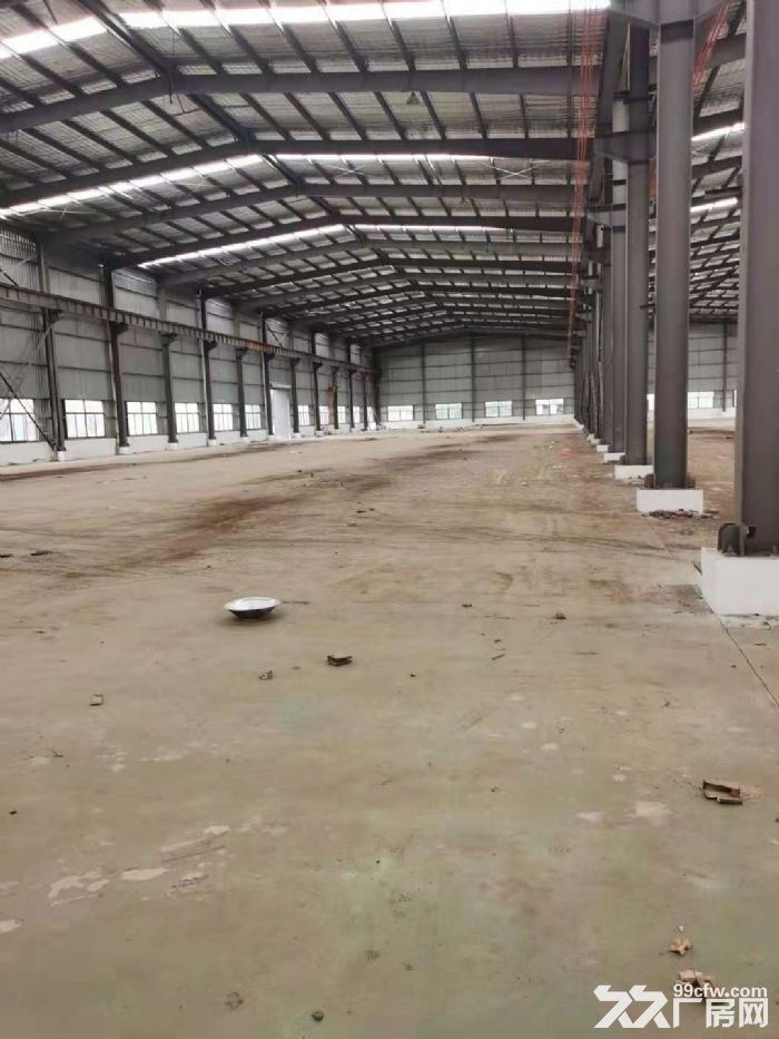 崇贤秋石高架附近1800方单层厂房出租，层高七米，适合做仓库，报价26块