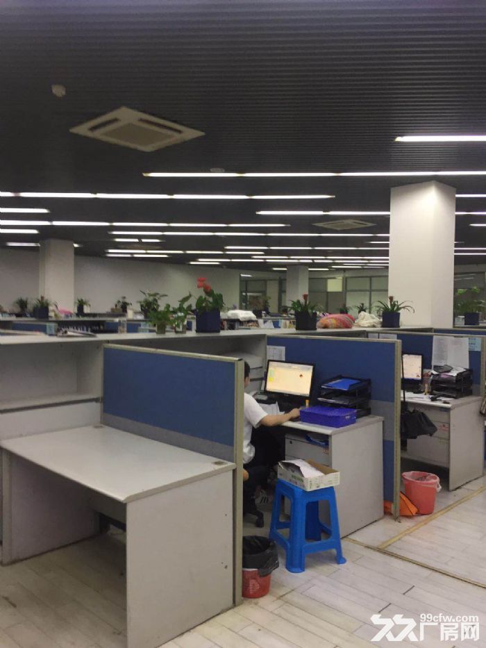 一楼仓库出租，宿舍食堂超市配套全，交通方便车位充足-图8