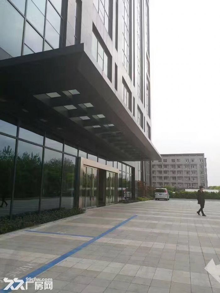 小面积150到500都有的，适合办公摄影服装设计
