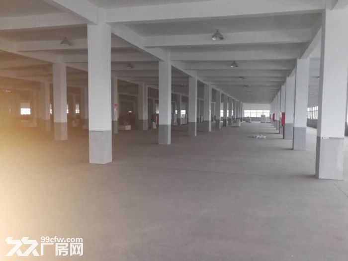 鸿达路整层5000方 可以分割 有食堂宿舍