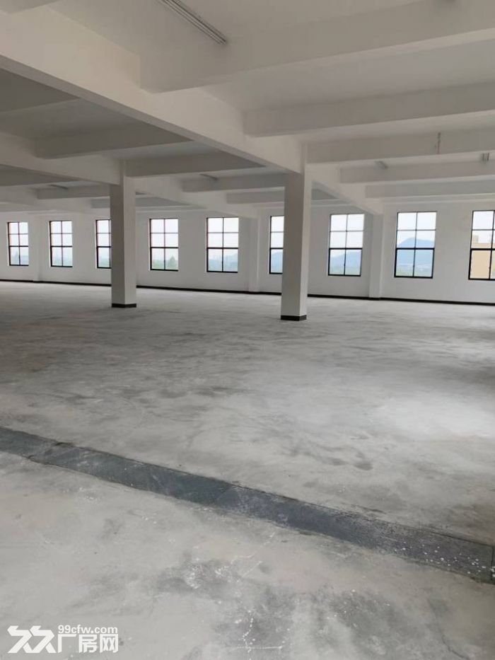 出租临安锦南工业区2楼3500方，车辆通行方便，楼上层高8米，价格11块可谈